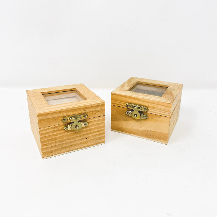 Square Box with Clasp and Clear Lid (1)