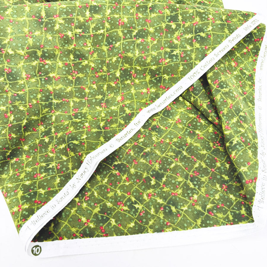 42" x 53" Nancy Hoffman Green Holly Cotton Fabric