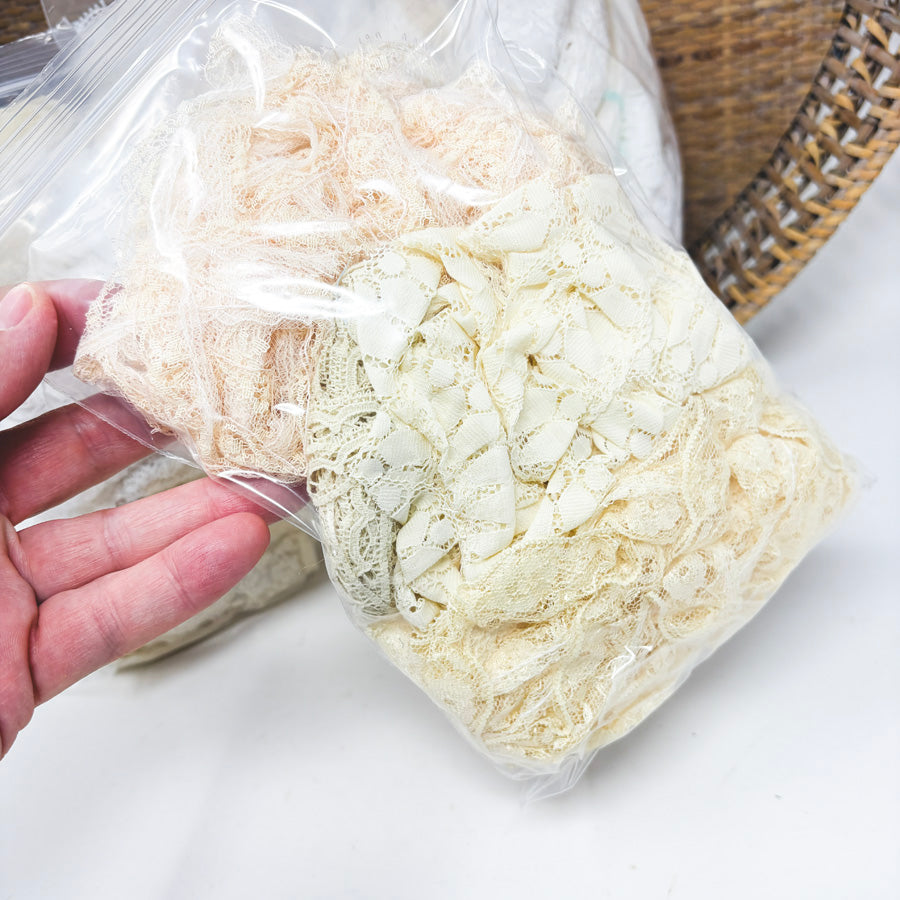 Vintage Style Lace Bundles (1)