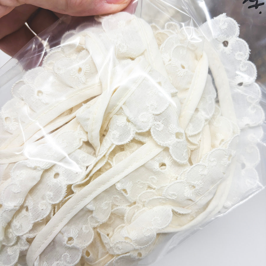 Off-White Ruffle Eyelet Trim (1)