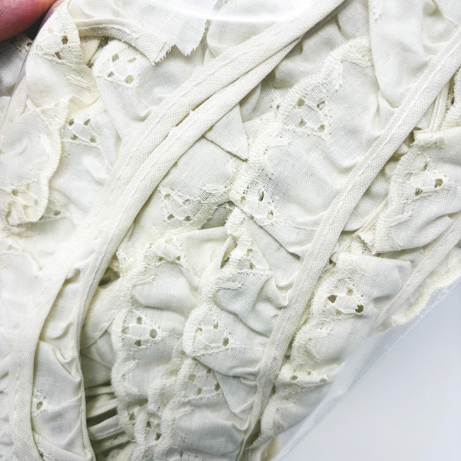 Off-White Ruffle Eyelet Trim (1)