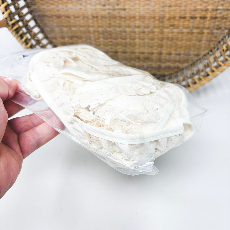 Off-White Ruffle Eyelet Trim (1)