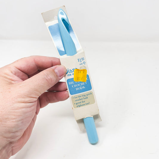 Diana Plastic Blue Crochet Hook - Size Q