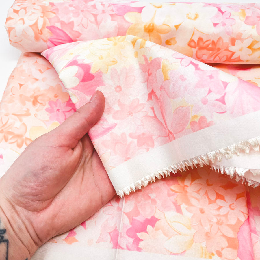 64" x 3.5 yds - Pink Daisy Stiff Satiny Fabric