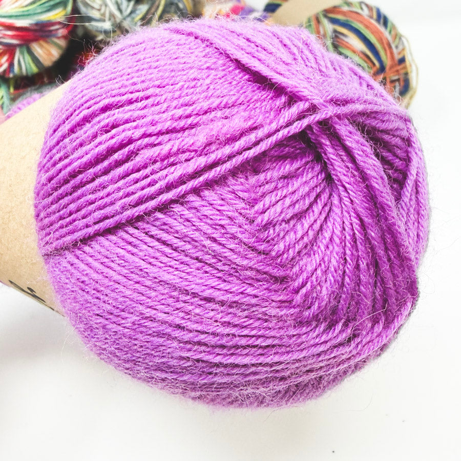 Unlabeled Sock Weight Yarn – Pick a Skein