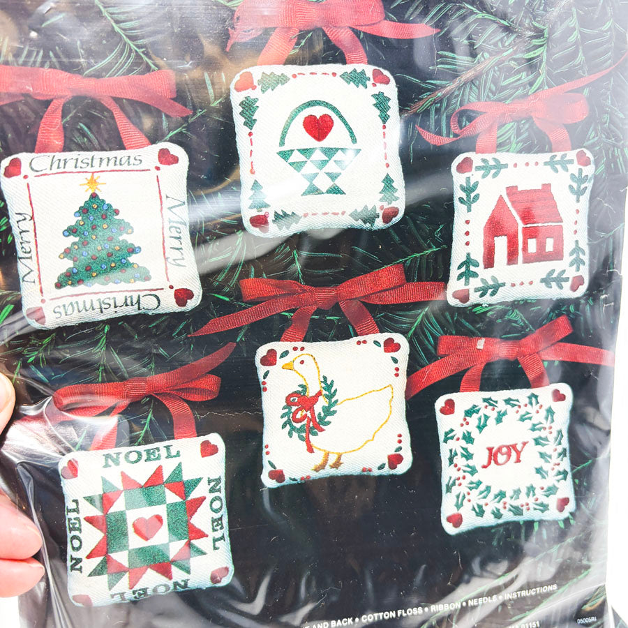 Janlynn Christmas Banner Ornaments Cross Stitch Kit