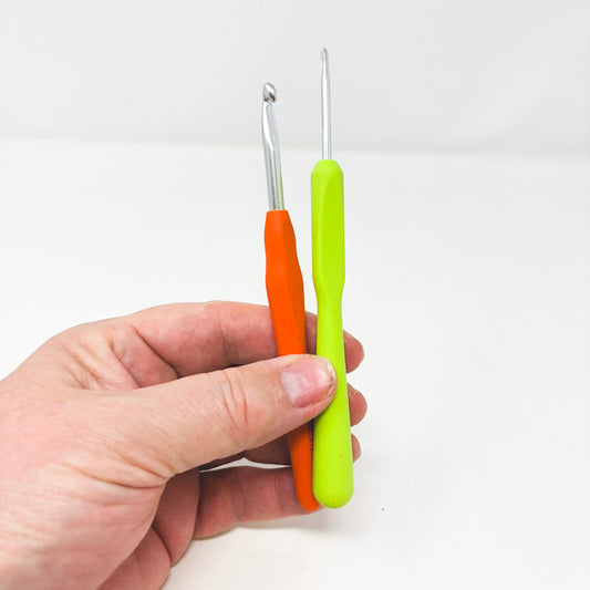 Metal Crochet Hook with Grip (1)
