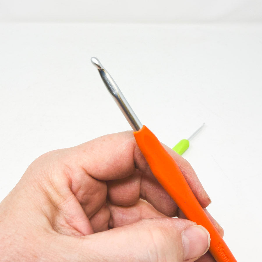 Metal Crochet Hook with Grip (1)