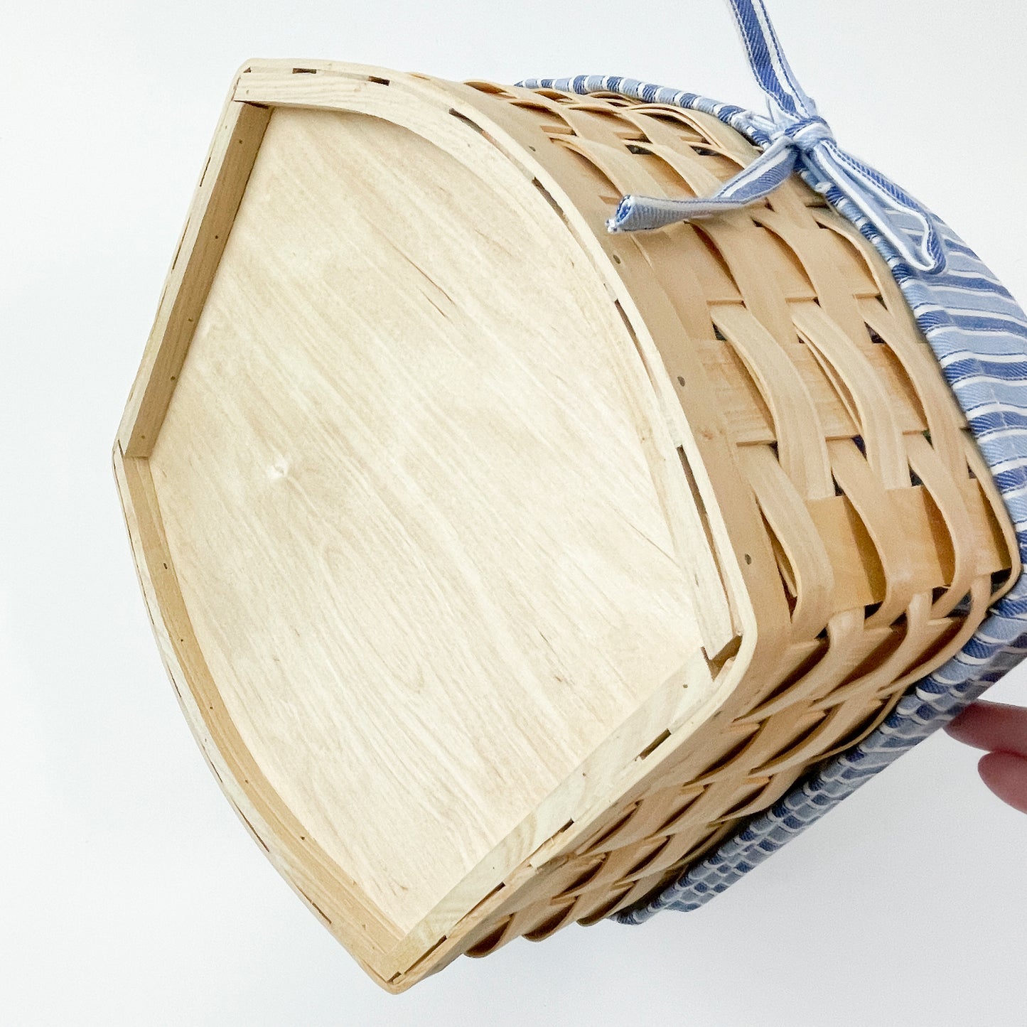 Wood chip woven basket with blue liner
